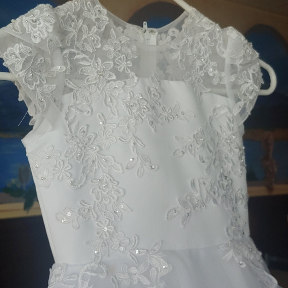 Clothes - Picture 5 of 10